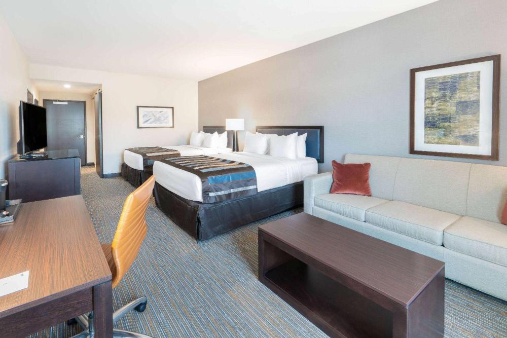 Deluxe Queen Room with Two Queen Beds - Non-Smoking interior